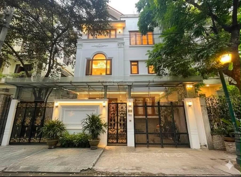 Cực hiếm  biệt thự mặt phố việt hưng  200m2 mt 11m  vị trí đắc địa  giá tốt nhất.