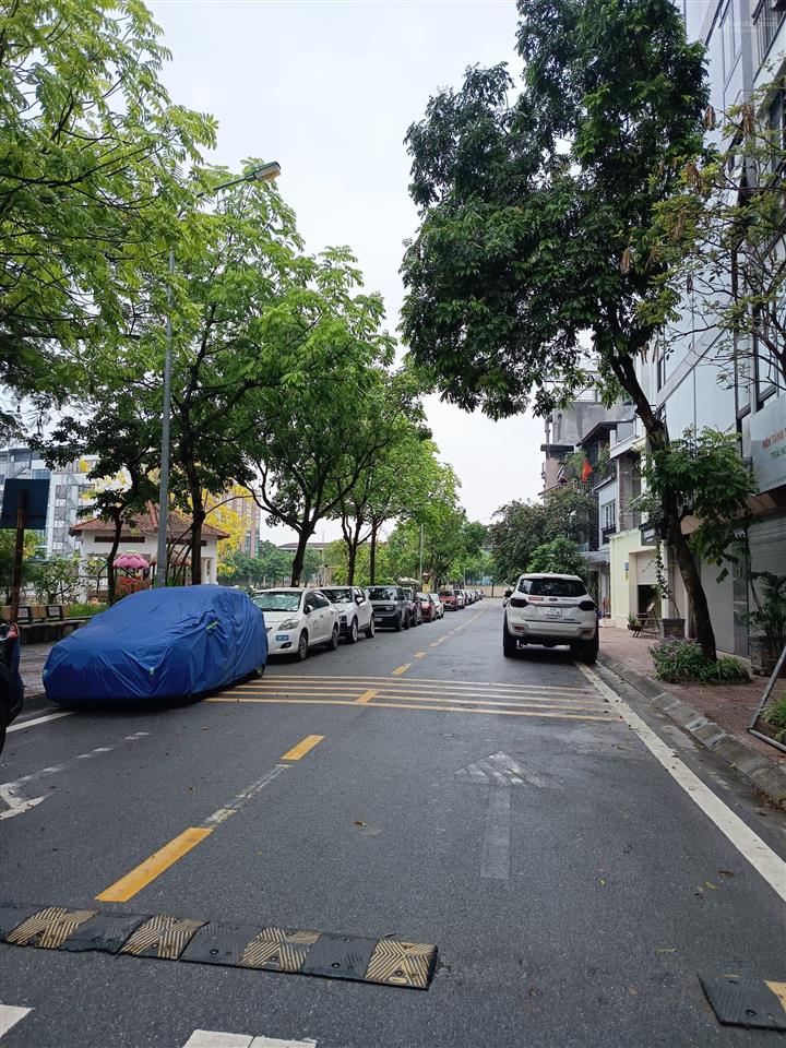 Cực hiếm  nhà 7 tầng lâm hạ  cạnh hồ  sát cầu trần hưng đạo  ô tô tránh  gara 2 ô tô