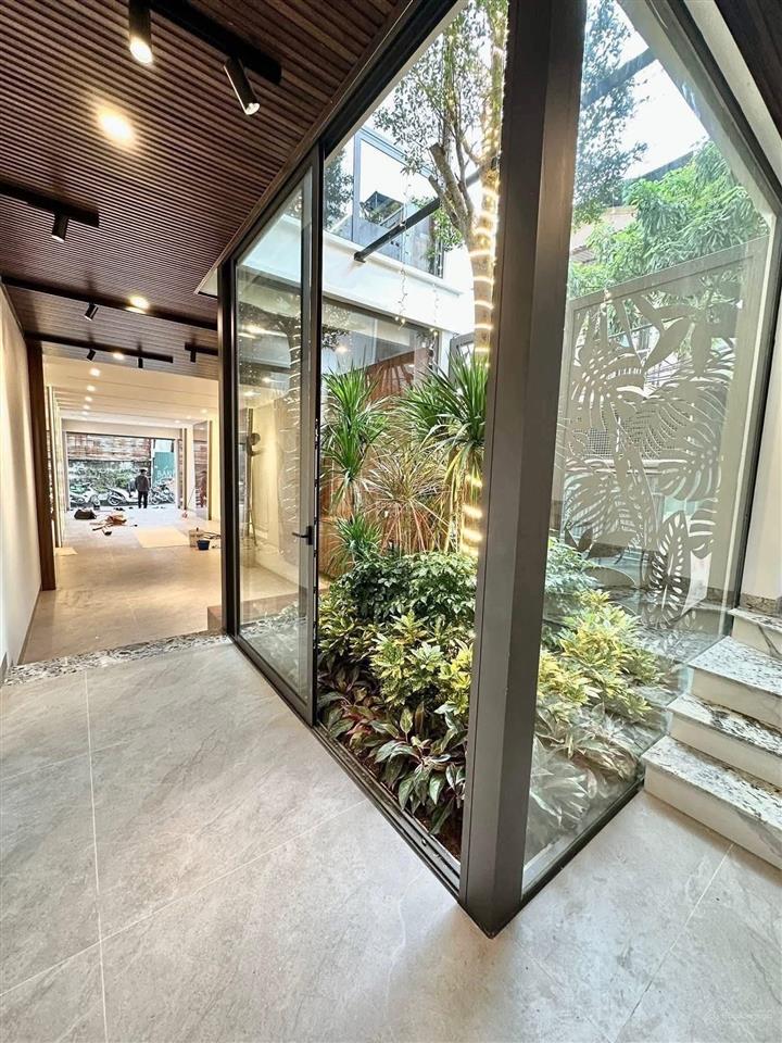 Cực hiếm  bán nhà việt hưng 100m2  7 tầng lô góc ô tô tránh, giá đất tặng tòa nhà