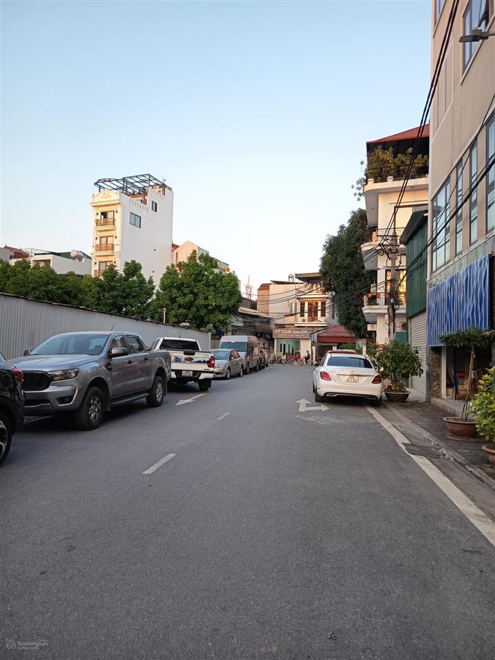 Cực hiếm  bán nhà việt hưng 100m2  7 tầng lô góc ô tô tránh, giá đất tặng tòa nhà