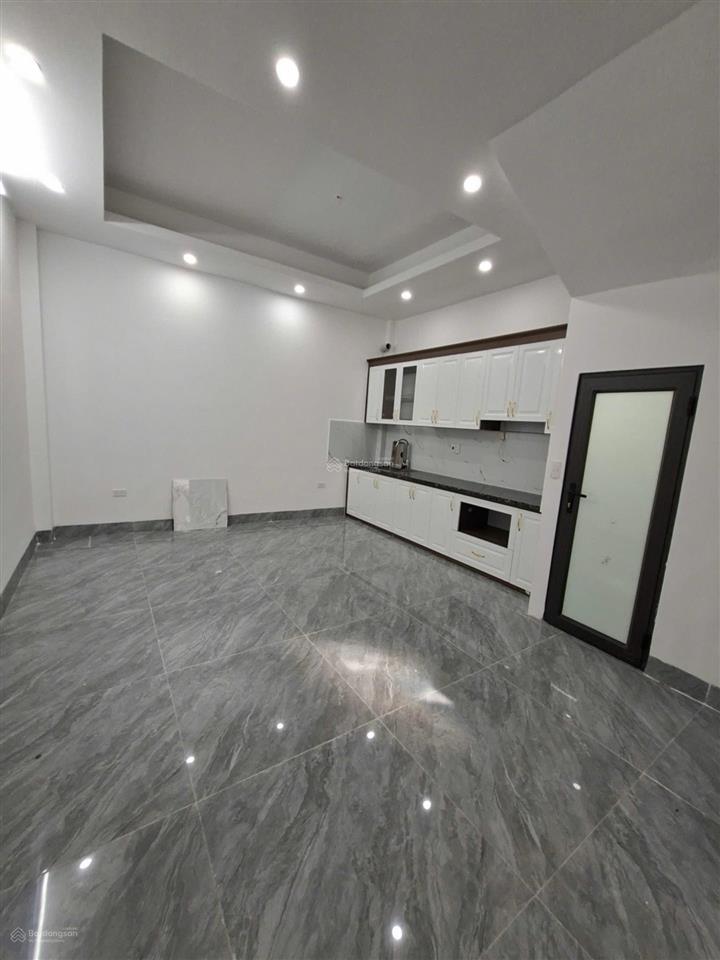 Hơn 8 tỷ  bán nhà đức giang 56 lô góc  sân rộng ô tô tải đỗ cổng  4 tầng mới cứng