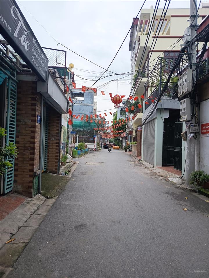 Hơn 8 tỷ  bán nhà đức giang 56 lô góc  sân rộng ô tô tải đỗ cổng  4 tầng mới cứng