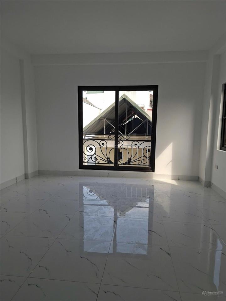 Hơn 8 tỷ  bán nhà đức giang 56 lô góc  sân rộng ô tô tải đỗ cổng  4 tầng mới cứng