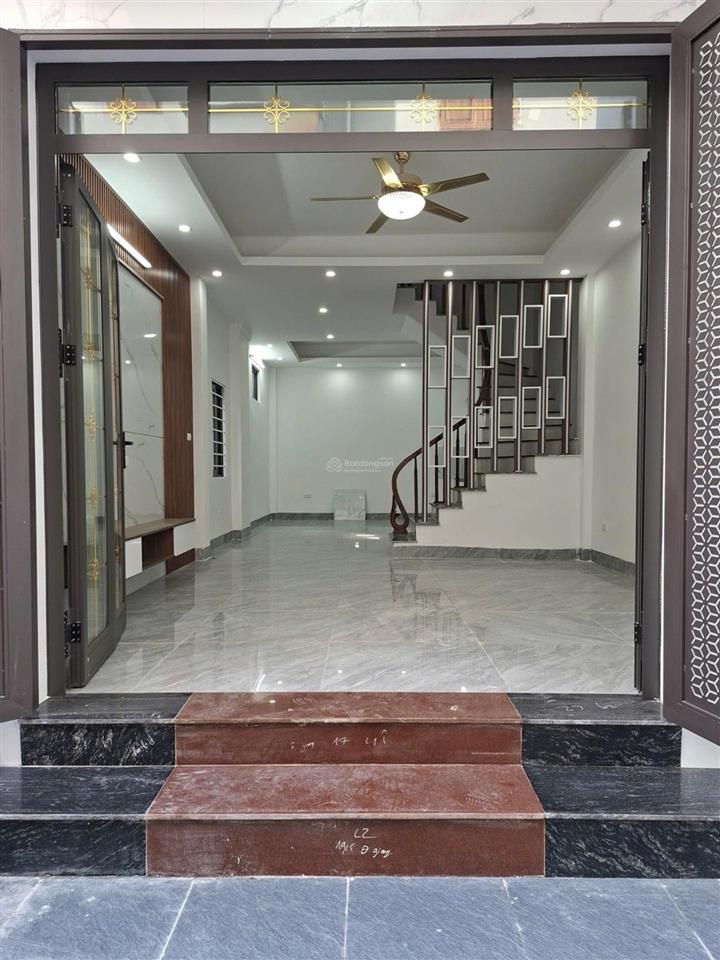Hơn 8 tỷ  bán nhà đức giang 56 lô góc  sân rộng ô tô tải đỗ cổng  4 tầng mới cứng