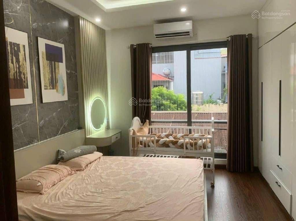 Cực hiếm  hơn 8 tỷ  nhà phân lô nguyễn sơn  5 tầng cực mới  5m ra ô tô tránh