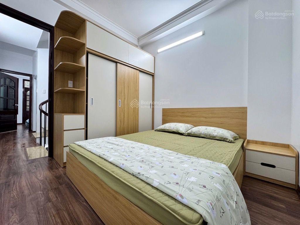 Cực hiếm  hơn 8 tỷ  nhà phân lô nguyễn sơn  5 tầng cực mới  5m ra ô tô tránh