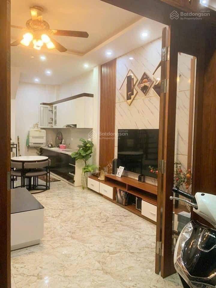 Cực hiếm  hơn 8 tỷ  nhà phân lô nguyễn sơn  5 tầng cực mới  5m ra ô tô tránh