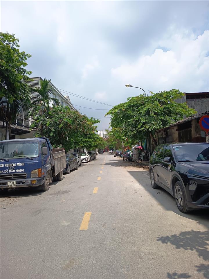 Hàng hiếm  hơn 5 tỷ  bán đất sài đồng  42m2 lô góc  sổ vuông