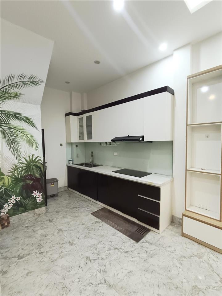 Nhà nguyên căn phố nguyễn sơn  5 tầng rất mới  ô tô ngay cổng  10 triệu