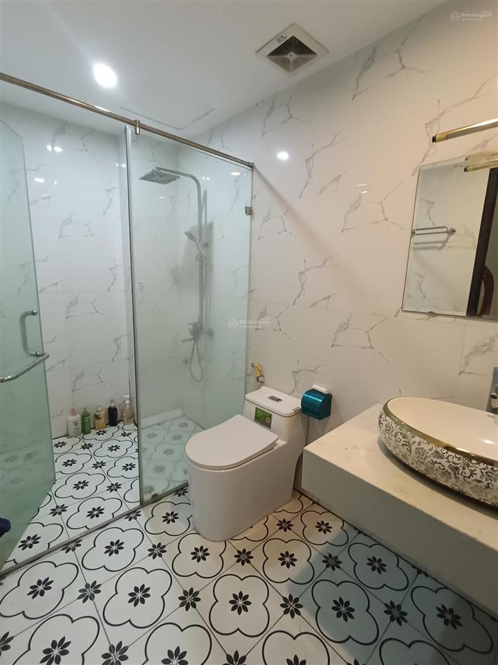 Nhà nguyên căn phố nguyễn sơn  5 tầng rất mới  ô tô ngay cổng  10 triệu