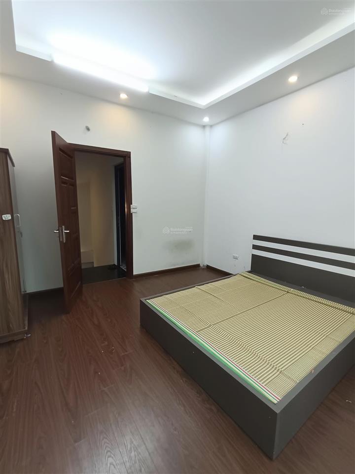 Nhà nguyên căn phố nguyễn sơn  5 tầng rất mới  ô tô ngay cổng  10 triệu