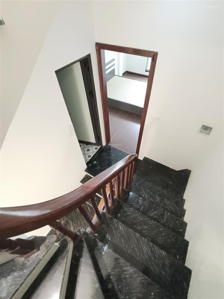 Nhà nguyên căn phố nguyễn sơn  5 tầng rất mới  ô tô ngay cổng  10 triệu