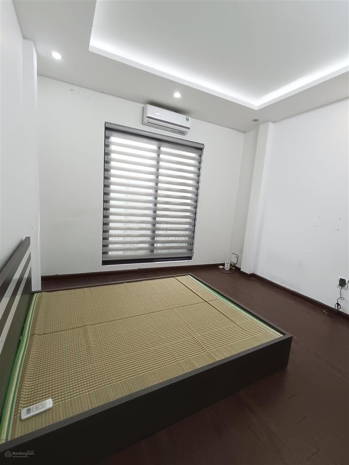 Nhà nguyên căn phố nguyễn sơn  5 tầng rất mới  ô tô ngay cổng  10 triệu