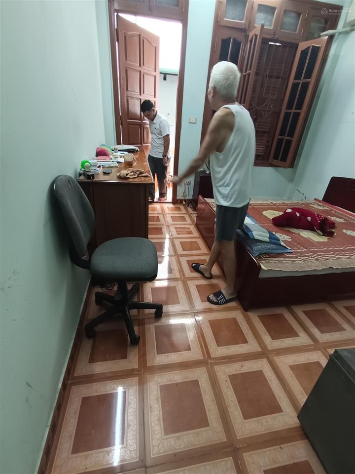 Cực hiếm  nhà nguyễn văn cừ 55m2, hơn 20 tỷ, gara 2 ô tô, thang máy, ngõ thông xe tải tránh.