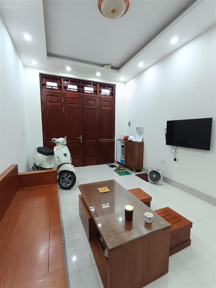 Hàng cực hiếm  chỉ hơn 6 tỷ  nhà ngọc thụy  ô tô tránh dừng đỗ cổng  30m ra phố