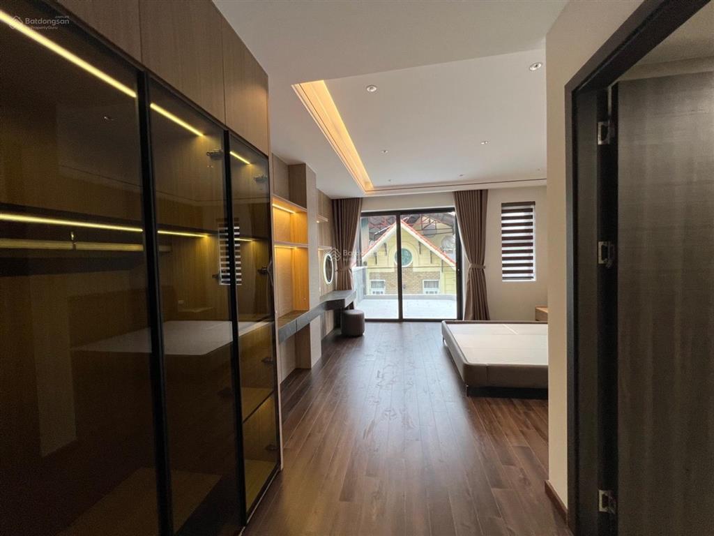 Rất hiếm  ngọc lâm 68m2  7 tầng thang máy gara 2 ô tô  1 nhà ra phố  hơn 23 tỷ.