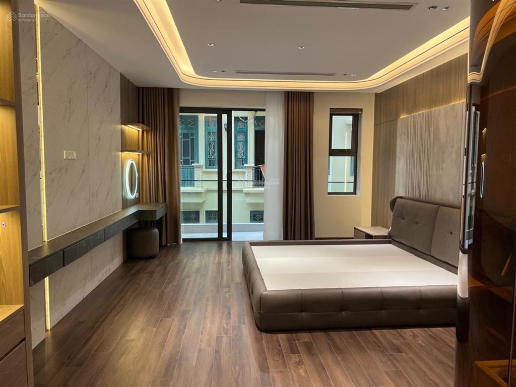 Rất hiếm  ngọc lâm 68m2  7 tầng thang máy gara 2 ô tô  1 nhà ra phố  hơn 23 tỷ.