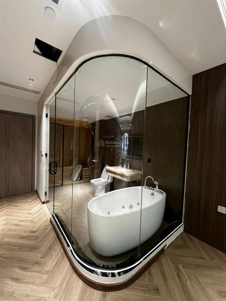 Hạ cực sốc  nguyễn văn cừ  92m2 x 7 tầng thang máy  ngõ thông 7 chỗ  chỉ hơn 250tr/m2
