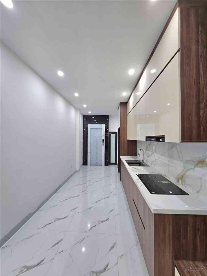 Hàng siêu hiếm  bán nhà giang biên 35m2 có thang máy, ô tô đỗ cổng, full nội thất, nhỉnh 7 tỷ