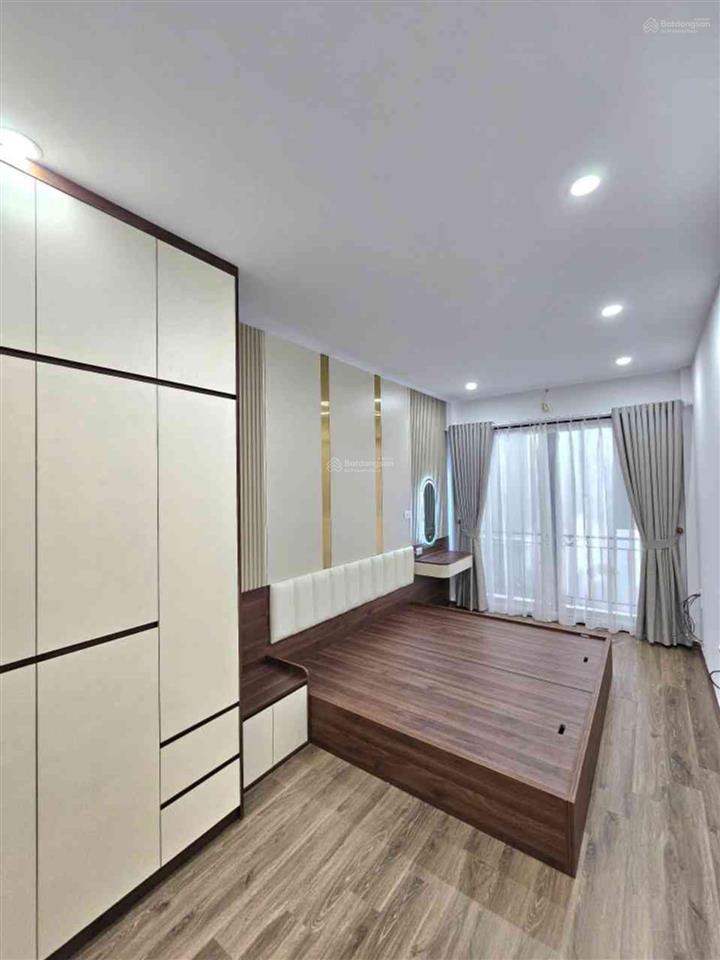 Hàng siêu hiếm  bán nhà giang biên 35m2 có thang máy, ô tô đỗ cổng, full nội thất, nhỉnh 7 tỷ