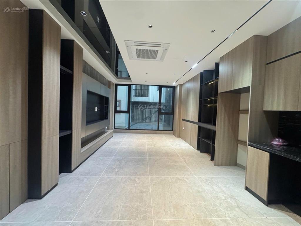 Giảm sâu  bán nhà bát khối  50m2 x 6 tầng thang máy  gara ô tô 7 chỗ  hơn 10 tỷ.