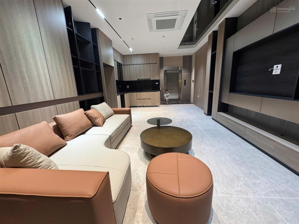 Giảm sâu  bán nhà bát khối  50m2 x 6 tầng thang máy  gara ô tô 7 chỗ  hơn 10 tỷ.