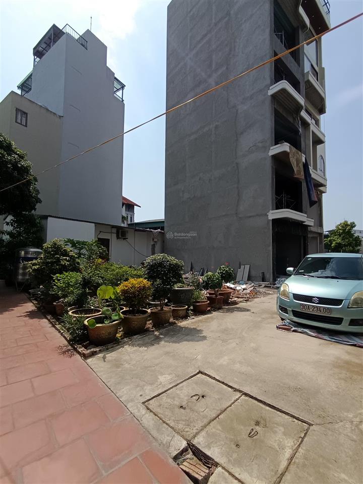 Cực hiếm  giá siêu linh động  50m2 đất ngọc thụy mặt tiền 5m  lô góc  ô tô vào  tầm 10 tỷ