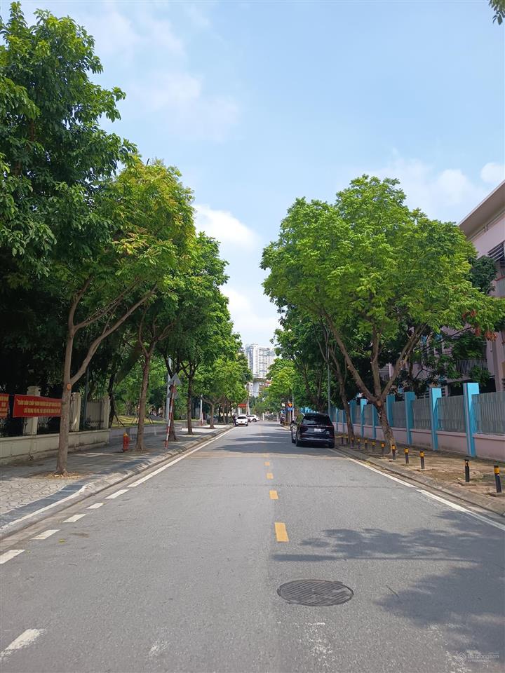 Cực hiếm  bán đất ái mộ, 70m2, mặt tiền 5m, ngõ thông xe tải, kinh doanh tốt, giá hơn 260tr/m2
