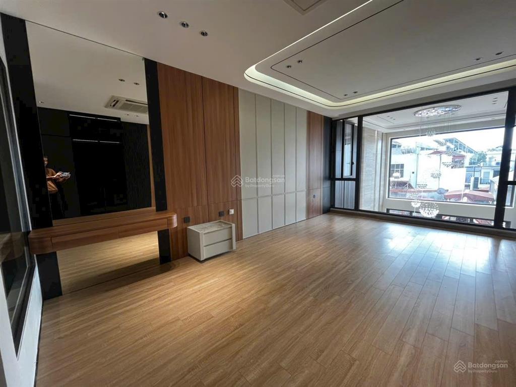 Cực hiếm  giá sốc  bán tòa 7 tầng 92m2 thang máy nguyễn văn cừ  gara 2 ô tô  hơn 24 tỷ.