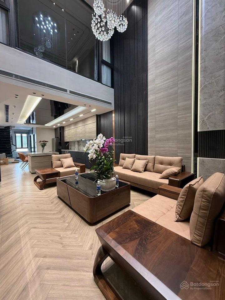 Cực hiếm  giá sốc  bán tòa 7 tầng 92m2 thang máy nguyễn văn cừ  gara 2 ô tô  hơn 24 tỷ.