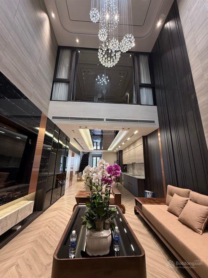 Cực hiếm  giá sốc  bán tòa 7 tầng 92m2 thang máy nguyễn văn cừ  gara 2 ô tô  hơn 24 tỷ.