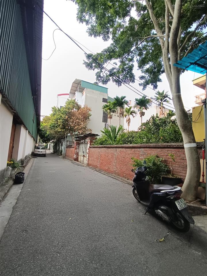 Hàng cực hiếm  bán 230m2 đất việt hưng  mặt tiền 9.4m  ngõ thông ô tô tránh  đón quy hoạch