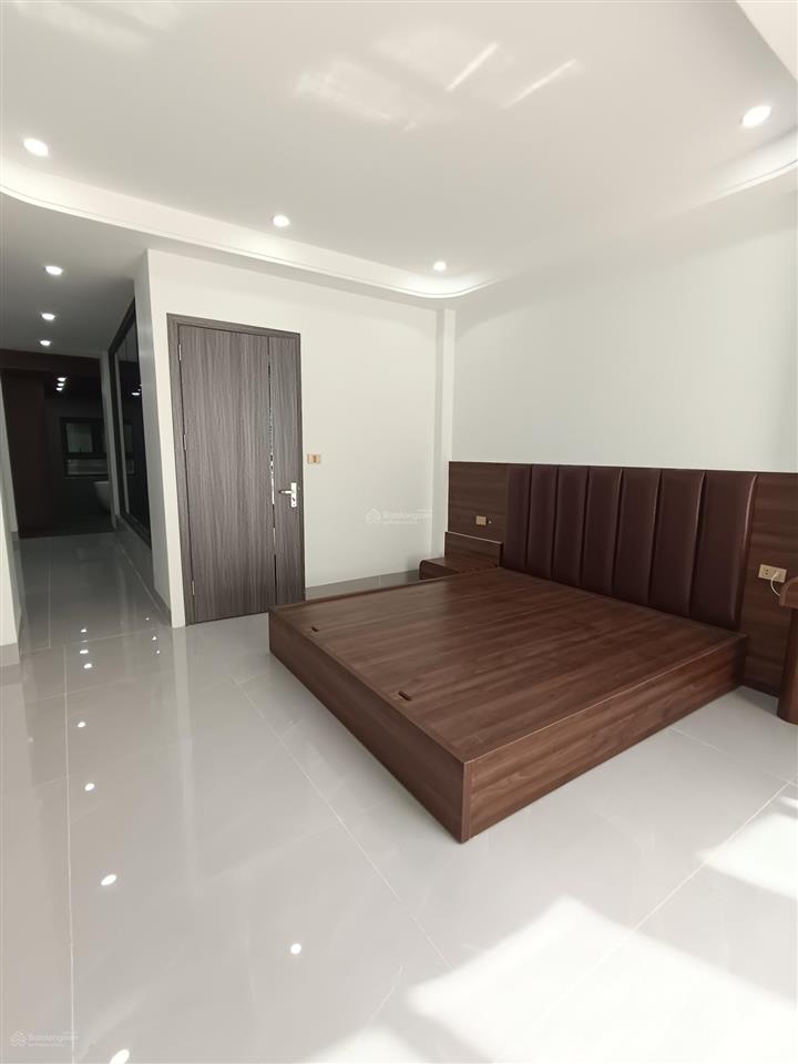 Cực hiếm  thạch bàn, nhà 50m2 x 5 tầng, thang máy kính, xe tải đỗ cổng, giá hơn 8 tỷ