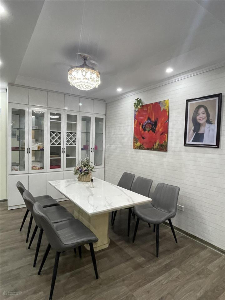 Hot...... chỉ 9,5 tỷ thôi ạ !!! em có căn hộ 3pn 90m2 chung cư kđt mới nghĩa đô cần bán gấp