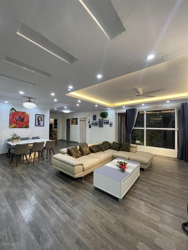 Hot...... chỉ 9,5 tỷ thôi ạ !!! em có căn hộ 3pn 90m2 chung cư kđt mới nghĩa đô cần bán gấp