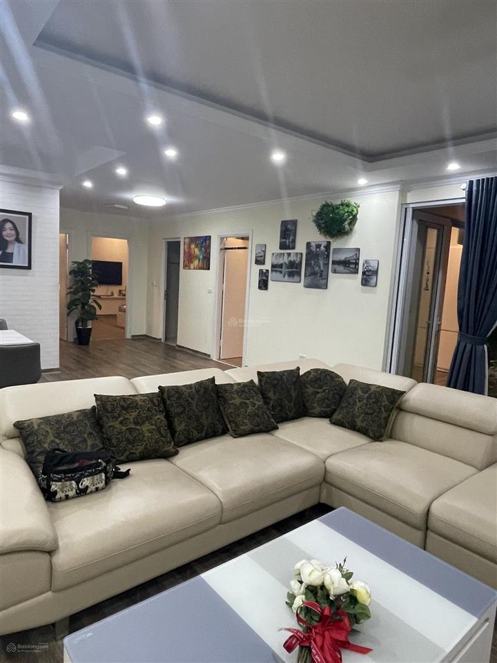 Hot...... chỉ 9,5 tỷ thôi ạ !!! em có căn hộ 3pn 90m2 chung cư kđt mới nghĩa đô cần bán gấp