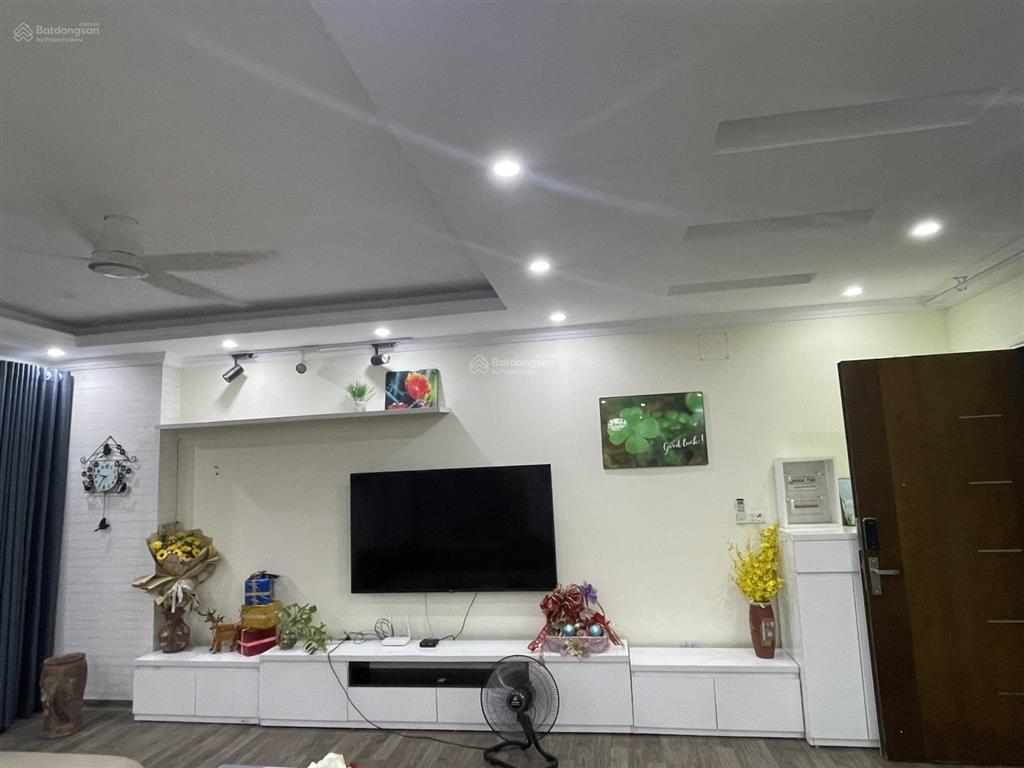 Hot...... chỉ 9,5 tỷ thôi ạ !!! em có căn hộ 3pn 90m2 chung cư kđt mới nghĩa đô cần bán gấp