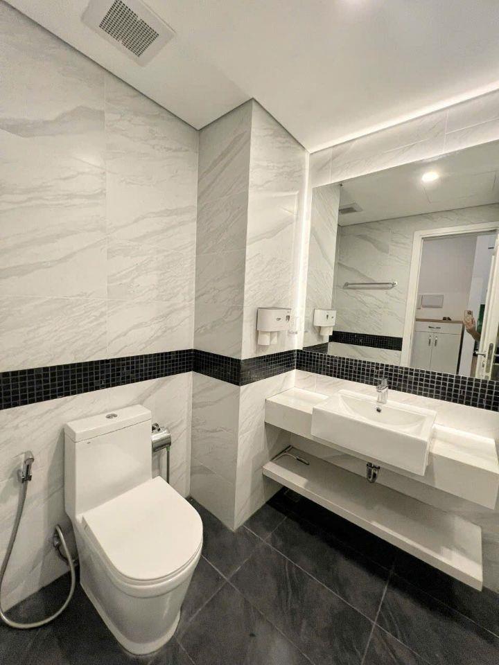 Bác em có căn hộ 2PN 58m2 chung cư Edorado Tây Hồ cần chuyển nhượng lại giá thiên chí chỉ 5,75 tỷ ạ