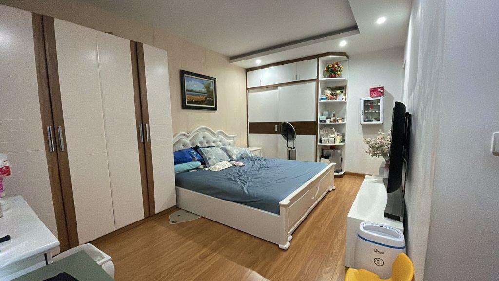 Chỉ 5,4 tỷ thôi ạ !! Em có căn hộ 2PN 70m2 chung cư Green Stars cần bán gấp , giá thấp nhất