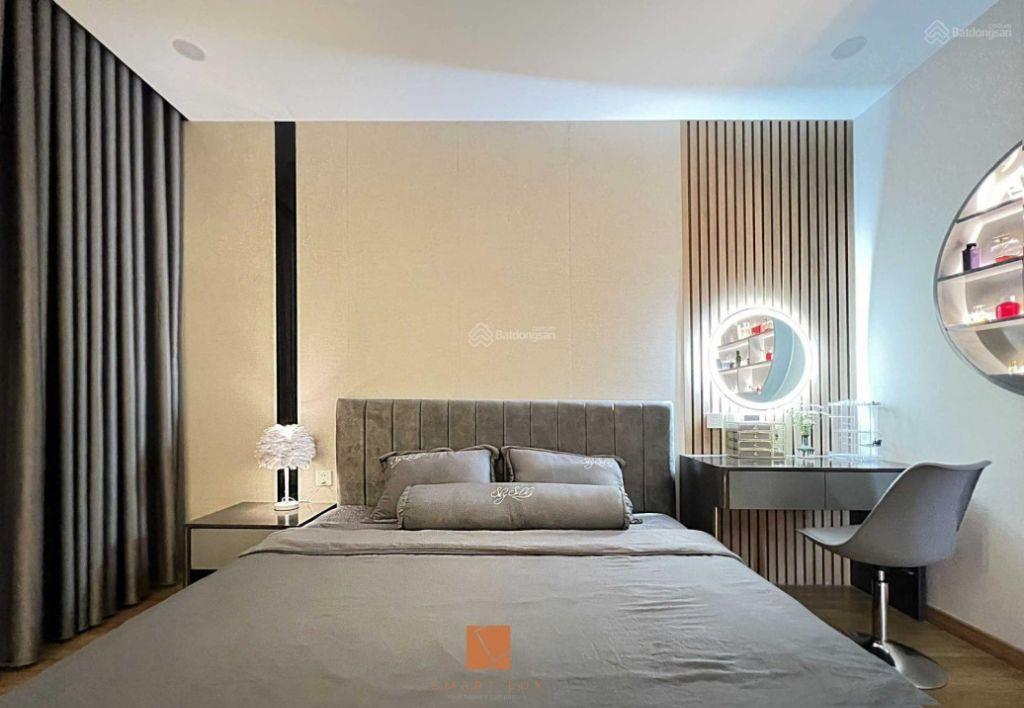 Cho thuê ngay căn hộ 3PN 96m2 View Hồ Tay Full Nội Thất đẹp chung cư CT36 Xuân La- giá chỉ 17tr