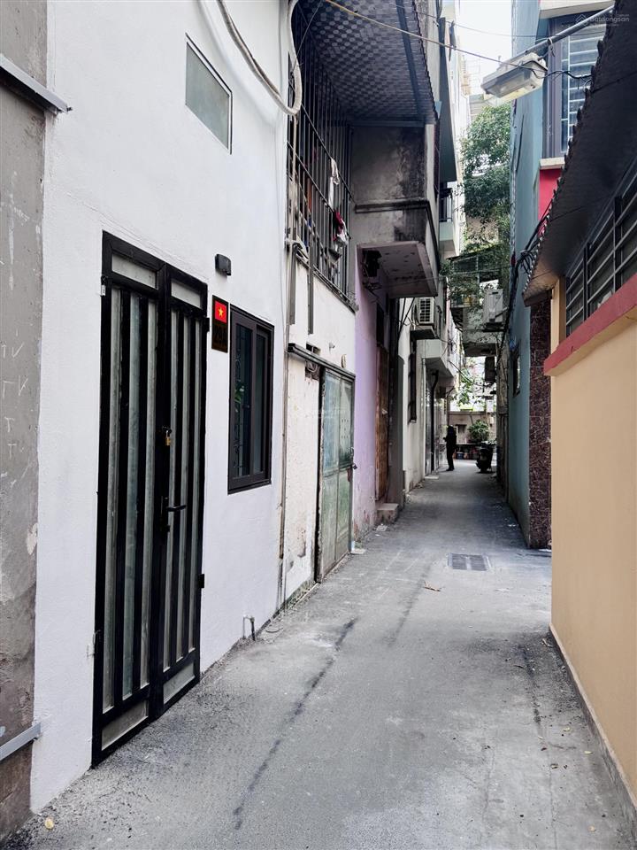 Nhà mình cần bán căn nhà 21m2 tại thanh xuân, ngõ thông, không quy hoạch.