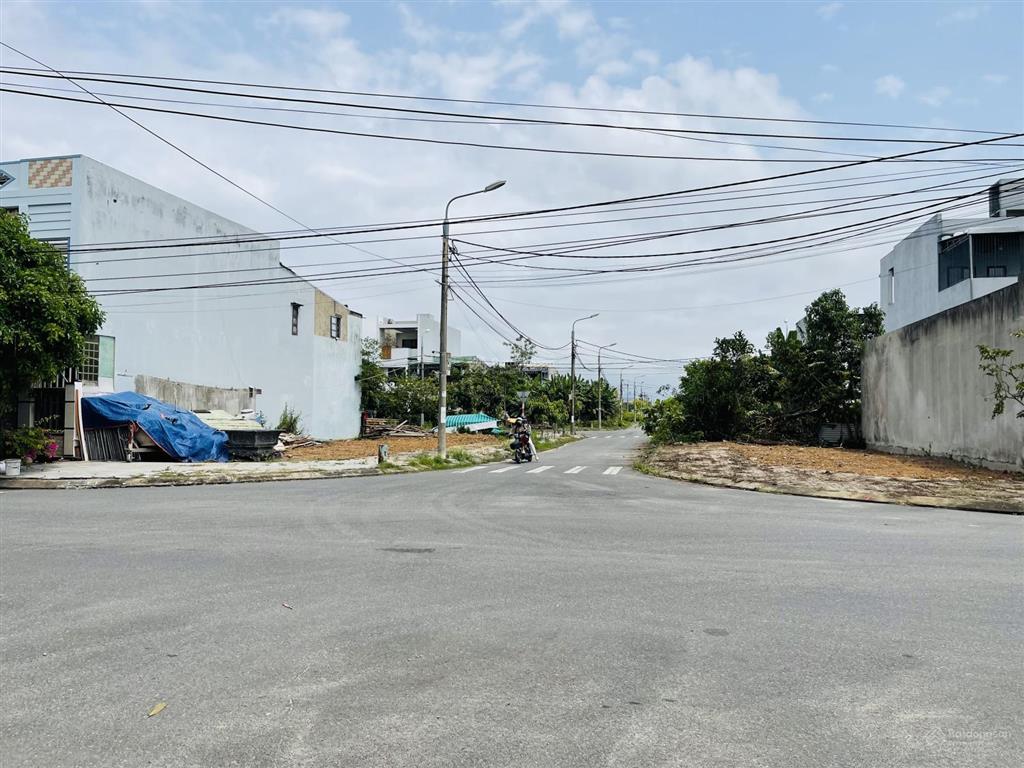 Chính chủ bán lô góc ngã 4 đường 10,5m văn tiến dũng  hòa xuân view trường học cấp 1,2 h.tây nam
