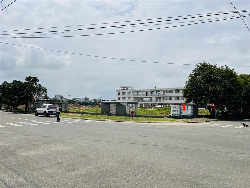 Chính chủ bán lô góc ngã 4 đường 10,5m văn tiến dũng  hòa xuân view trường học cấp 1,2 h.tây nam