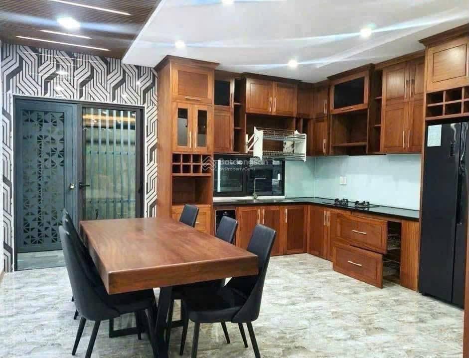 Cho thuê nhà 3 tầng đường 7,5m huỳnh ngọc đủ  hòa xuân  hướng tây nam, full nội thất, giá tốt