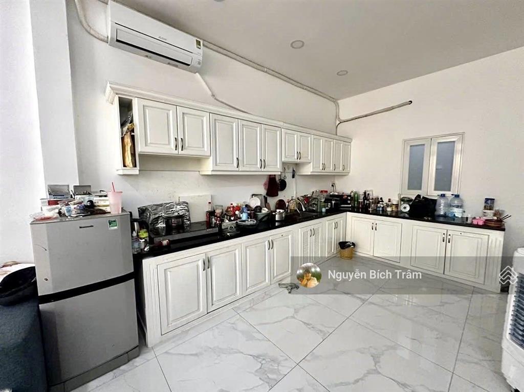 Mặt tiền 3tâng giá hẻm  còn hơn 9 tỷ  gần chợ tân hương 90m2  đường 12m vỉa hè 2m