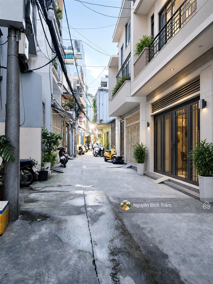 Bán nhà q10 đường ba tháng hai  4 tầng hxh cách mặt tiền 50m ngang 4m. bán gấp 8,5 tỷ tl