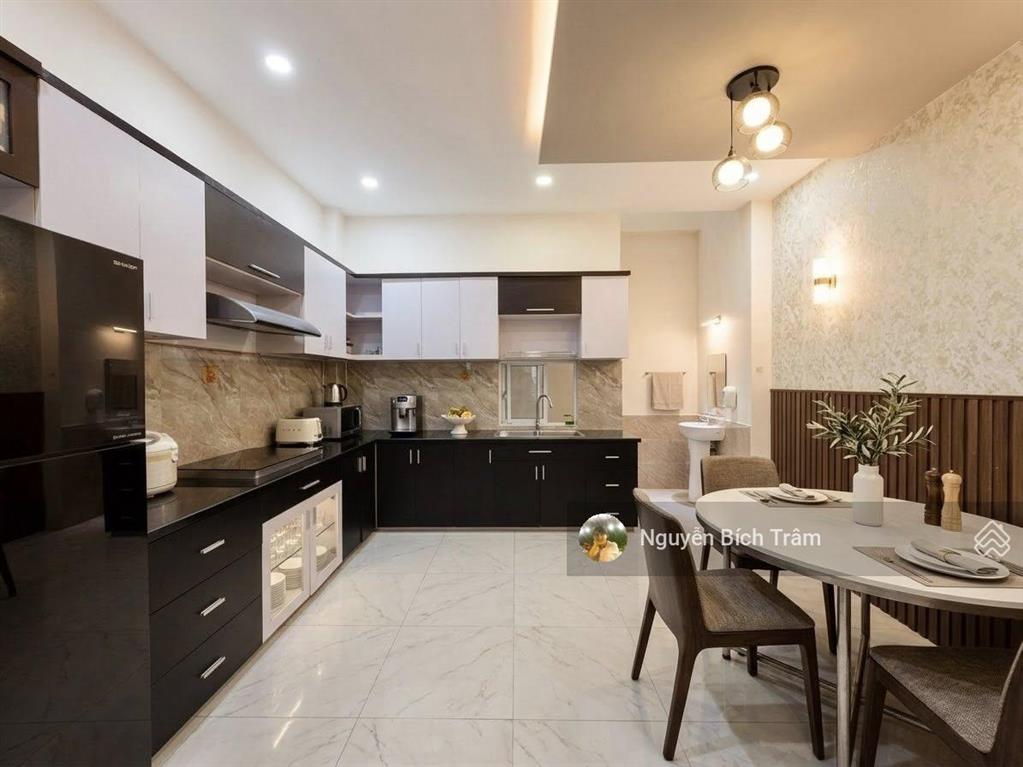 Vị trí vàng kd đa ngành  mt 4 tầng đẹp khu độc lập lề đường 3.5m  ngang 4.2m. chỉ 13.99 tỷ