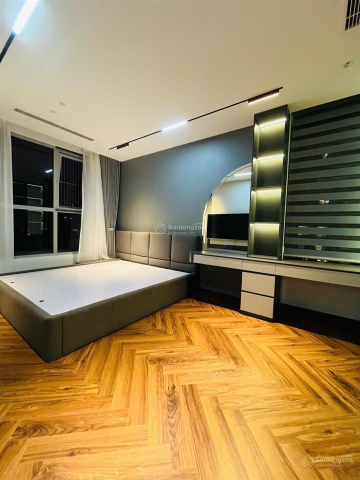 Chính chủ bán căn 3 phòng ngủ góc 139m2 tầng 2x giá nhỉnh 10tỷ. tòa s1,  e thắng 0395 348 ***