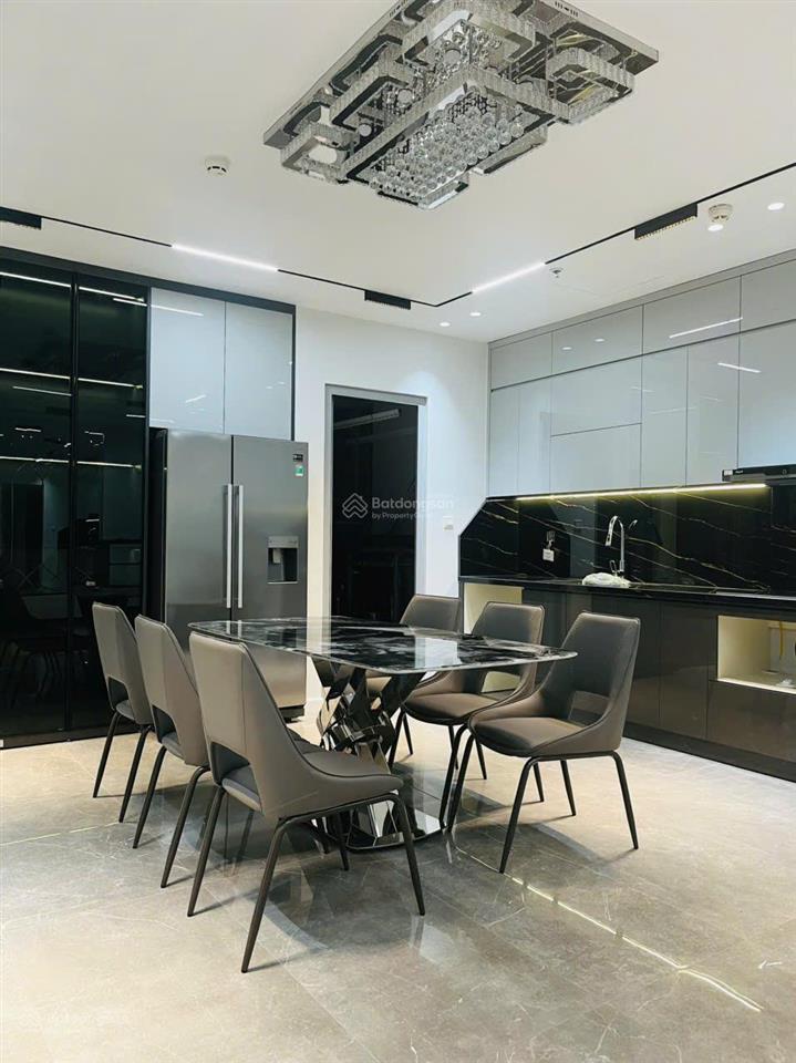 Chính chủ bán căn 3 phòng ngủ góc 139m2 tầng 2x giá nhỉnh 10tỷ. tòa s1,  e thắng 0395 348 ***