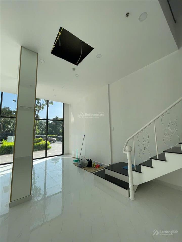 Cho thuê shophouse 160m2 1 trệt 1 lầu mặt tiền 9m  hoàn thiện cơ bản  giá thuê 25triệu